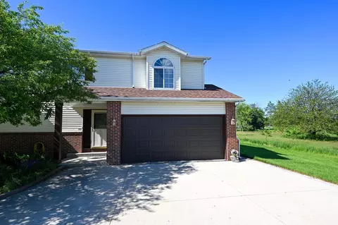 w2524 Roosevelt Road, Oconomowoc, WI 53066