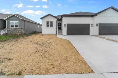1710 Montclair Pl, Fort Atkinson, WI 53538