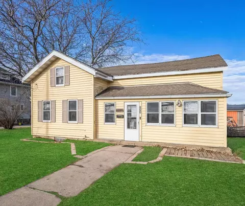 233 N John St, Mayville, WI 53050
