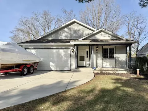 2911 Darlington St, Delavan, WI 53115