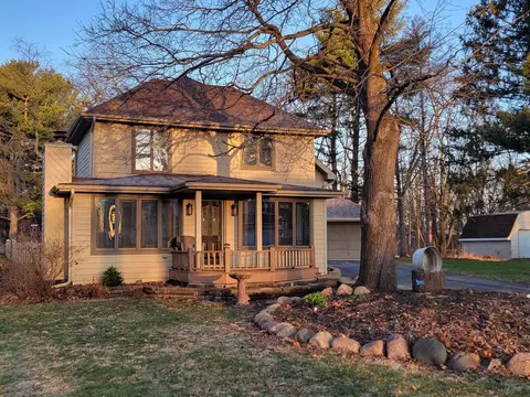 2215 N Shore Dr, Delavan, WI 53115