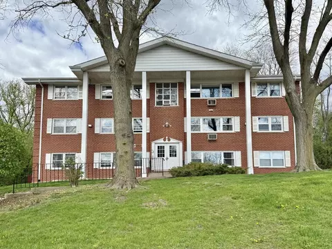 235 Country Club Dr #1B, Lake Geneva, WI 53147