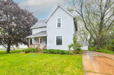 126 E School St, Sharon, WI 53585