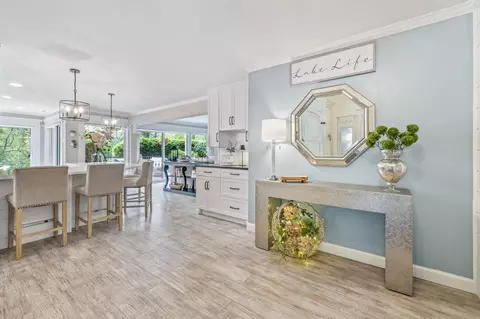 18 Abbey Villa Cir #G, Fontana, WI 53125
