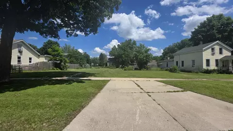 407 S Main St, Delavan, WI 53115