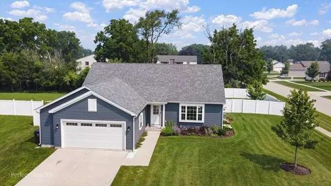 408 Savannah Dr, Walworth, WI 53184
