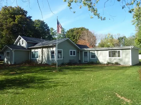 300 Maple, Eagle, WI 53119 photo 1