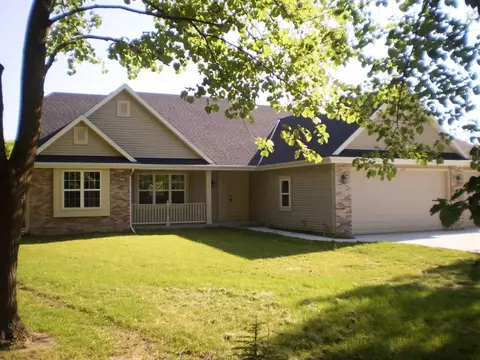 338 Winter, Slinger, WI 53086 photo 1