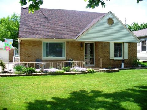 513 E Plainfield, Milwaukee, WI 53207 photo 1