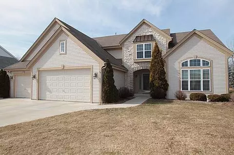 8075 S Forest Mdws, Franklin, WI 53132 photo 1