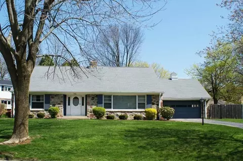 1006 E Spooner, Fox Point, WI 53217 photo 1