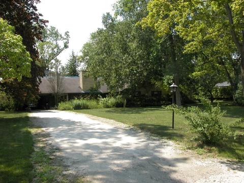 1015 E Quarles Pl, Fox Point, WI 53217 photo 1