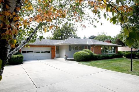 921 E Glencoe Pl, Bayside, WI 53217 photo 1