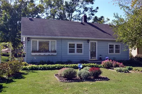 830 Wells, Delafield, WI 53018 photo 1