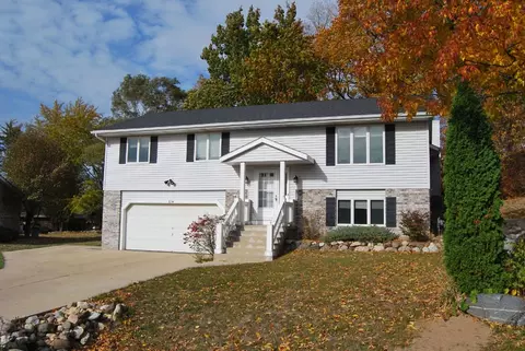614 Highview, Slinger, WI 53086 photo 1