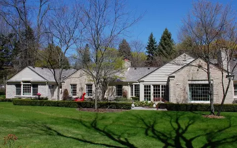 1707 E Fox, Fox Point, WI 53217 photo 1