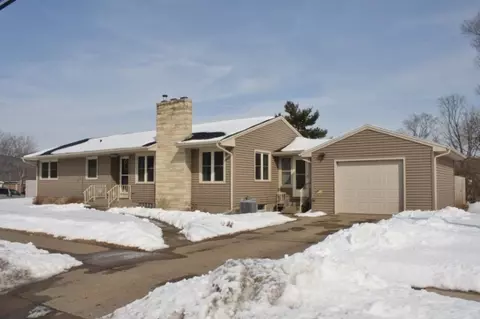 122 11th, Onalaska, WI 54650 photo 1