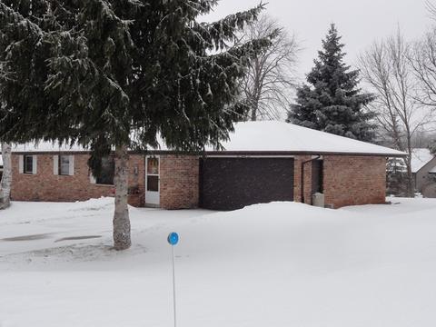 525 Oakview, Slinger, WI 53086 photo 1