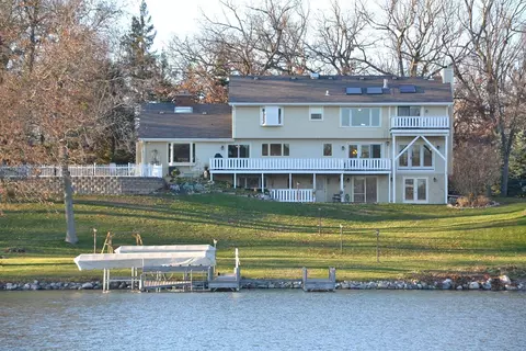 804 Back Bay, Delafield, WI 53018 photo 1