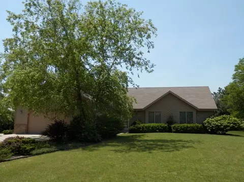 4825 S 82nd, Greenfield, WI 53220