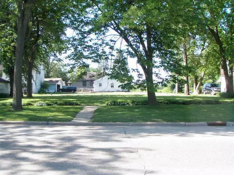 58 E Walworth, Delavan, WI 53115 photo 1