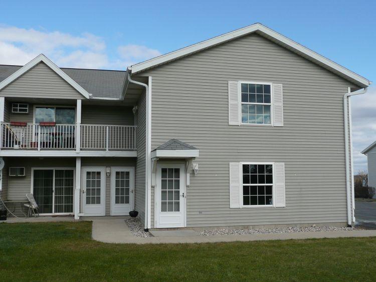 354 Minz Park Cir #5, West Bend, WI 53095 photo 1