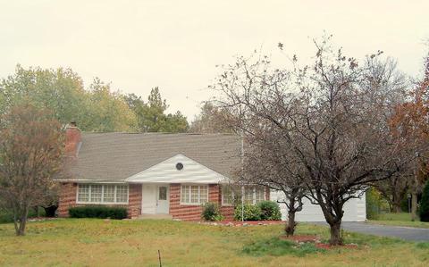 7710 Parkview, Greendale, WI 53129 photo 1