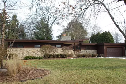 9050 N Regent, Bayside, WI 53217 photo 1
