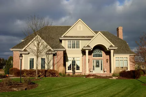 2030 Coachlight, Delafield, WI 53018 photo 1