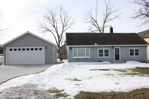 830 Wells, Delafield, WI 53018 photo 1