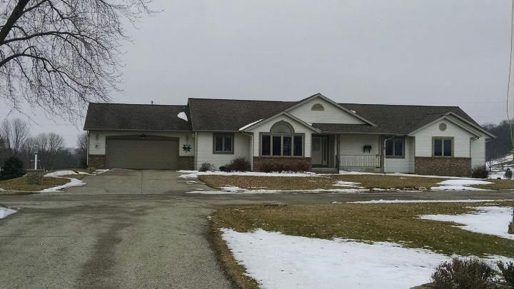 2237 Krause Rd, Onalaska, WI 54650 photo 1