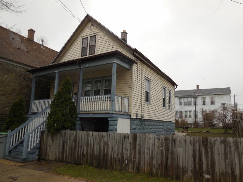 1432 W Rogers St, Milwaukee, WI 53204 photo 1