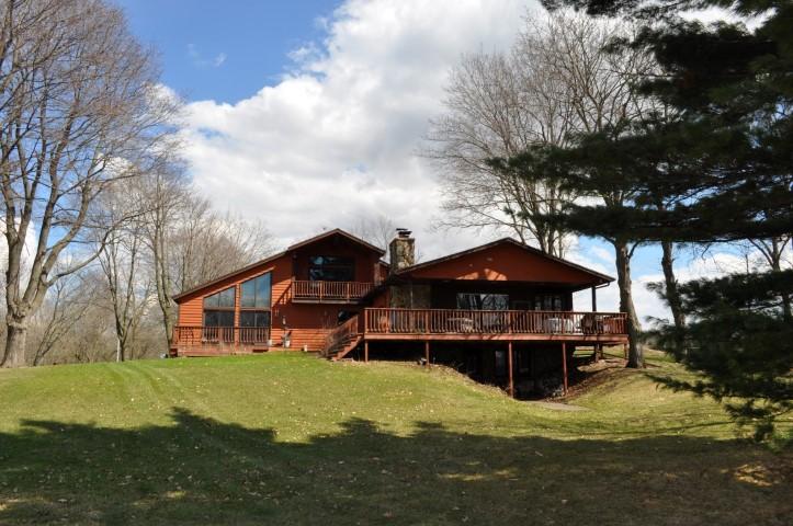 4540 Lagoon Ln, West Bend, WI 53095 photo 1