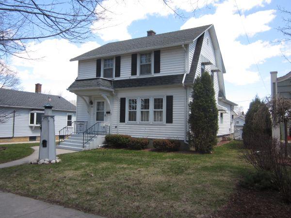 941 N 6th St, Manitowoc, WI 54220 photo 1