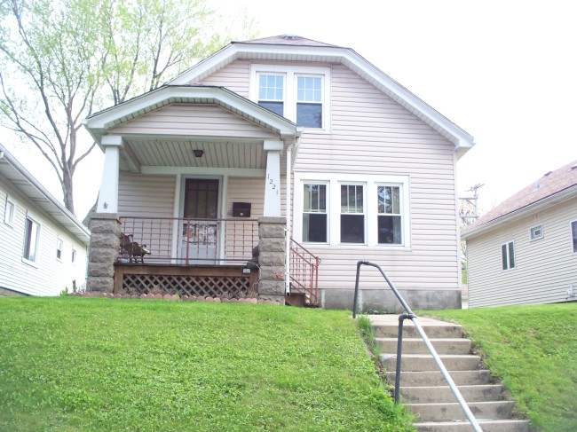 1221 E Oklahoma Ave, Milwaukee, WI 53207 photo 1