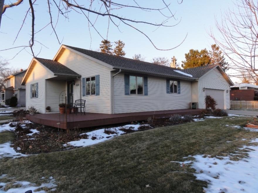 1202 Roseland Dr, Kewaskum, WI 53040 photo 1