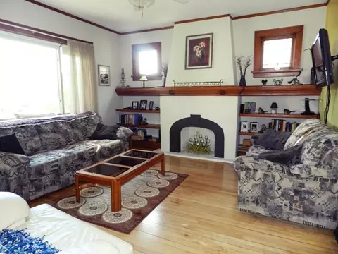 350 E Dover, Milwaukee, WI 53207 photo 1
