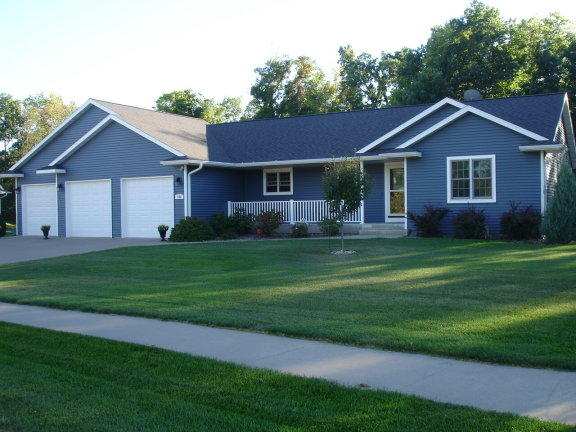 704 Deerwood St, Holmen, WI 54636 photo 1