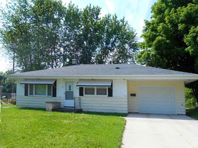 28 Lolie Ct, Plymouth, WI 53073 photo 1