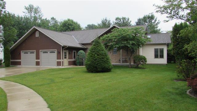 3410 Fleetcrest Ct, Manitowoc, WI 54220 photo 1