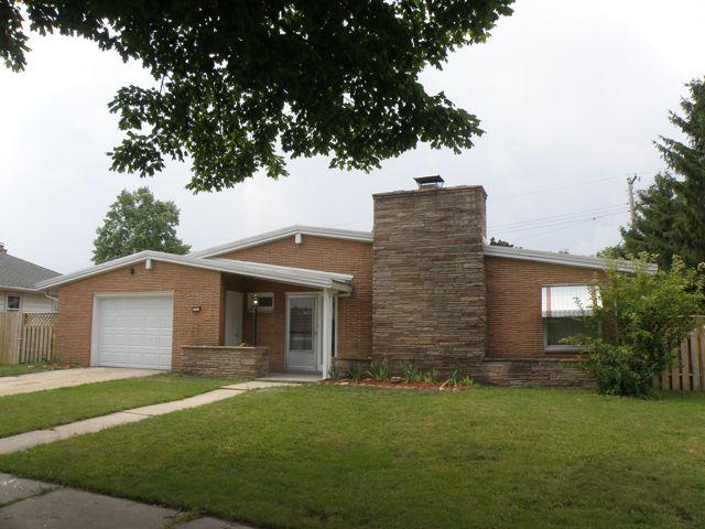 3775 N 97th Pl, Milwaukee, WI 53222 photo 1