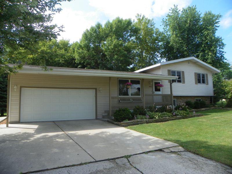 3971 E Fitzsimmons Rd, Oak Creek, WI 53154 photo 1