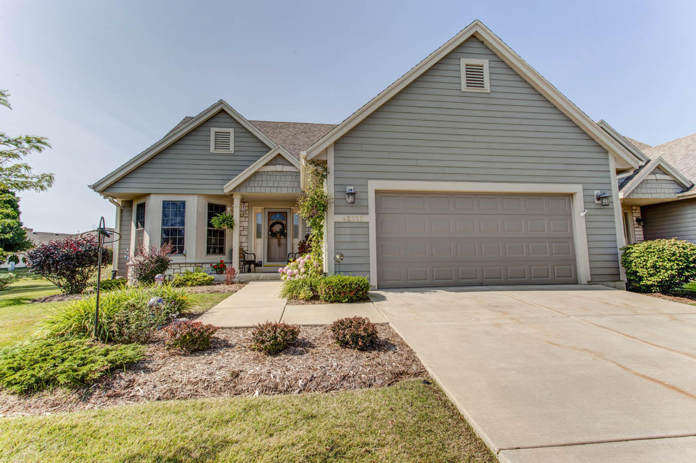 4255 S Circle Dr, Racine, WI 53405 photo 1