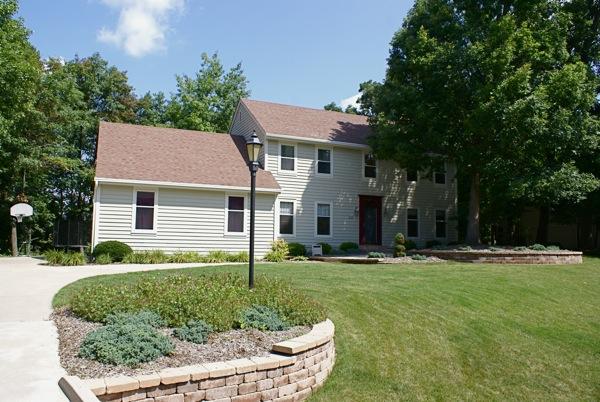 222 W Trillium Ter, Oak Creek, WI 53154 photo 1