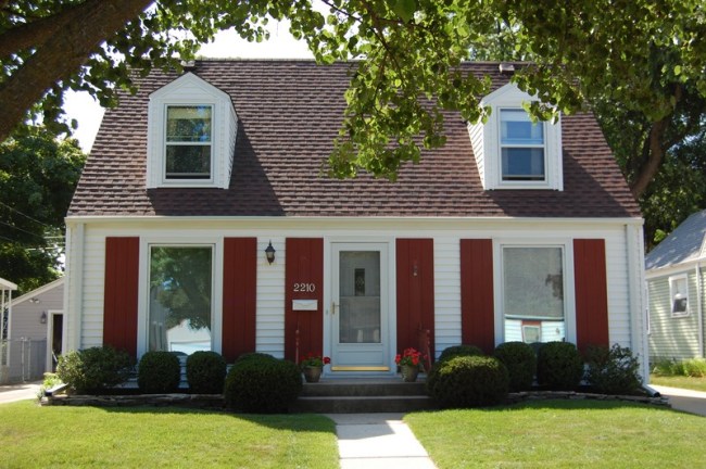 2210 Hayes Ave, Racine, WI 53405 photo 1