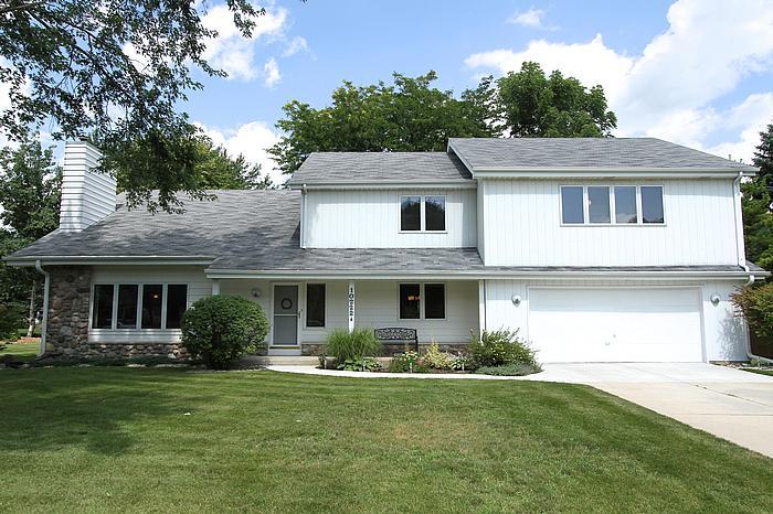 10222 W Cascade Dr, Franklin, WI 53132 photo 1