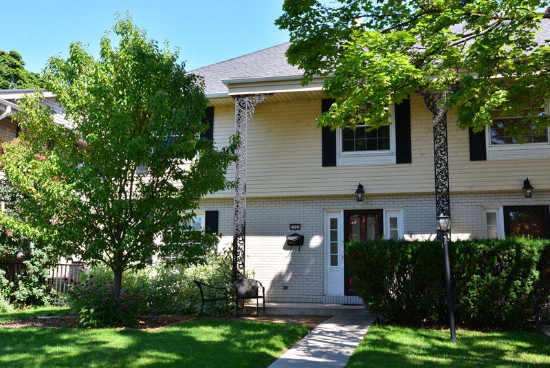 3342 N Lake Dr, Milwaukee, WI 53211 photo 1