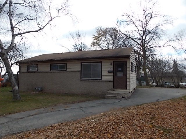 7069 W Thurston Ct, Milwaukee, WI 53218 photo 1