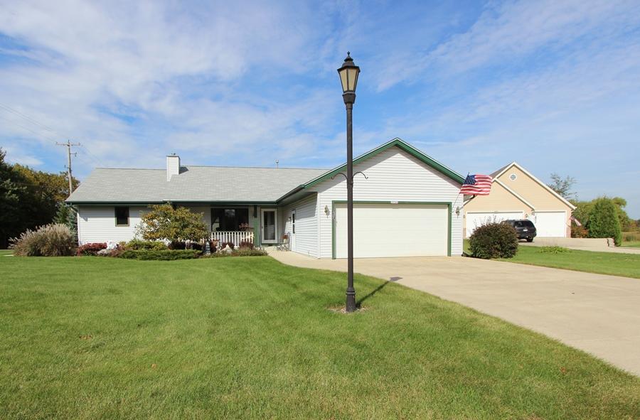 28740 Clove Ct, Waterford, WI 53185 photo 1