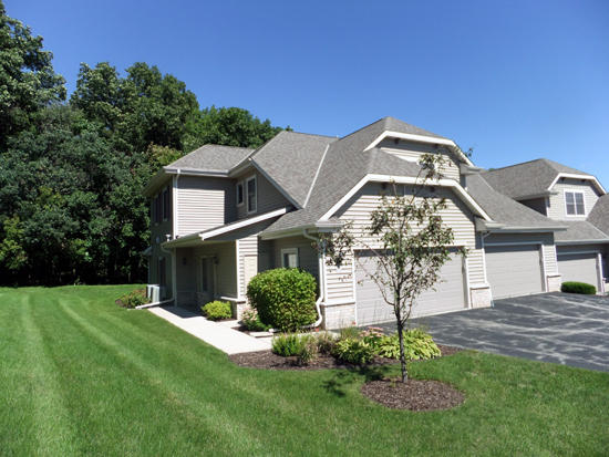 956 Autumn Ridge Ln, Hartford, WI 53027 photo 1